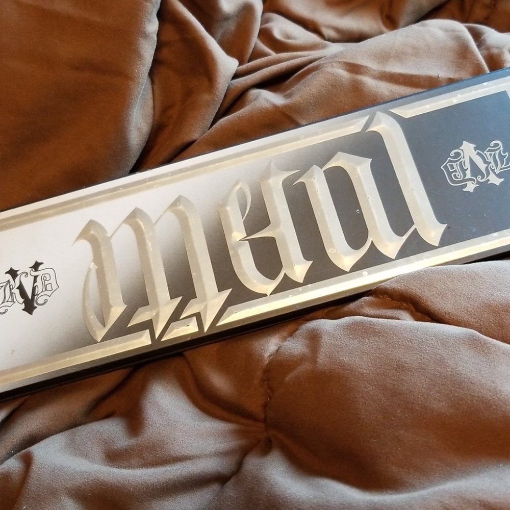 Kat Von D Metal Matte Eyeshadow Palette